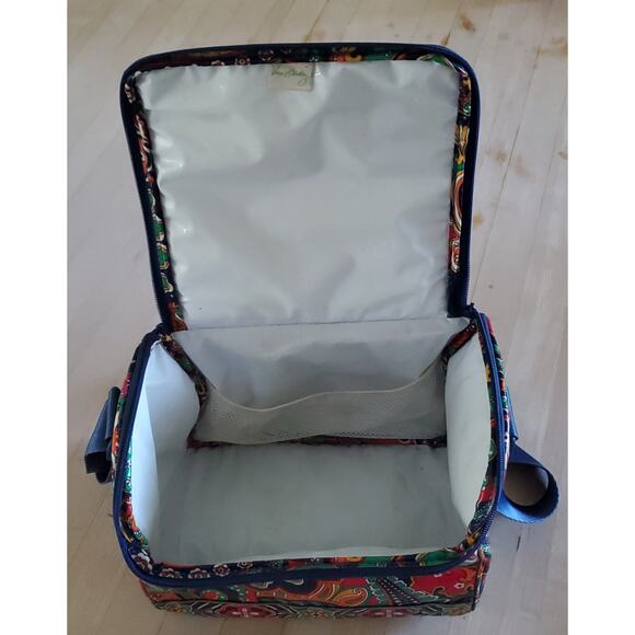 Vera Bradley Stay Cooler Lunch Bag - Red Green Paisley Vinyl, Wipe Clean Int. - Picture 4 of 6